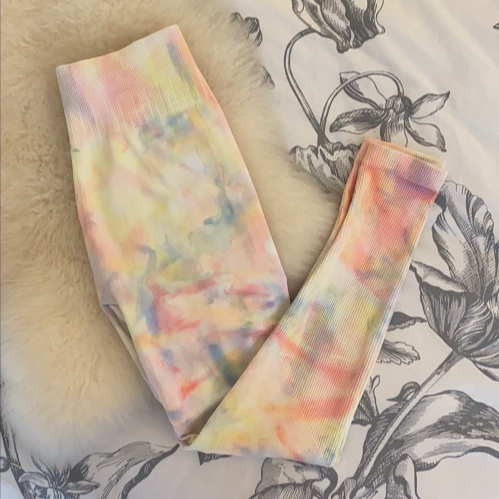 tie-dyed leggings